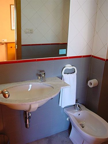 Hotel Montmelo Luaran gambar
